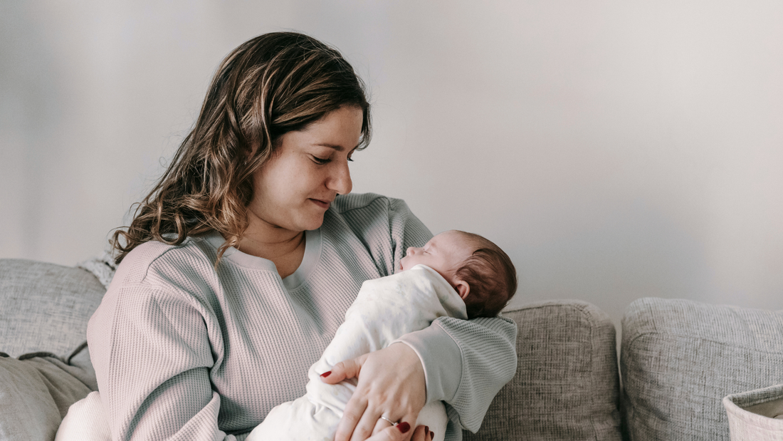 Postpartum Hair Loss When to Worry: Red Flags to Watch For Postpartum Hair Loss When to Worry: Red Flags to Watch For